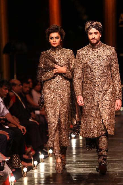 No one does black & gold better than Sabyasachi. LFW W:F 2013