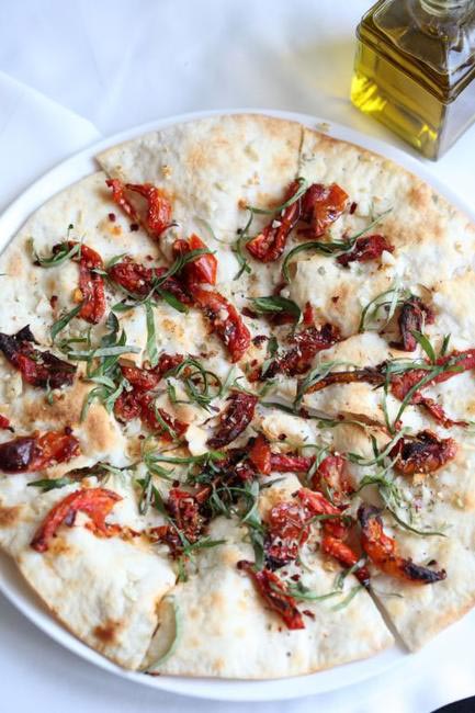 Dry pizza with sundried tomatoes and basil