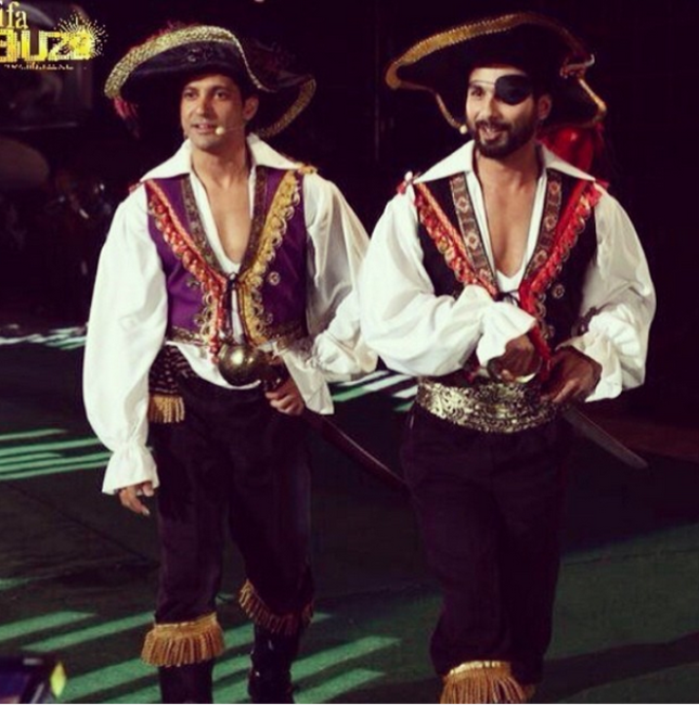 Farhaan Akhtar and Shahid Kapoor in character. This one�??s a take on Pirates of the Arabian apparently!