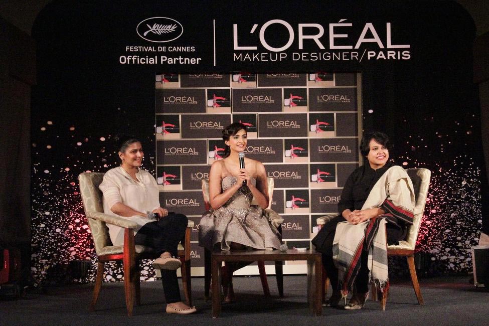 L'Oreal Paris beauty expert Namrata Soni, L'Oreal Paris brand ambassador Sonam Kapoor, L'Oreal Paris General Manager Manashi Guha