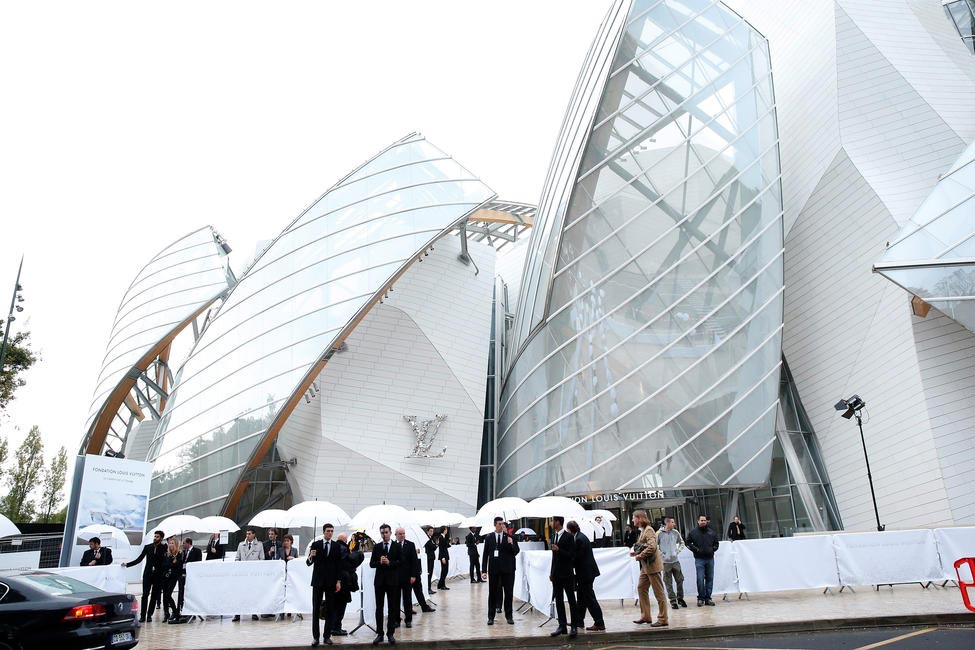 Bernard Arnault Announces Opening Of The Fondation Louis Vuitton - Daily  Front Row