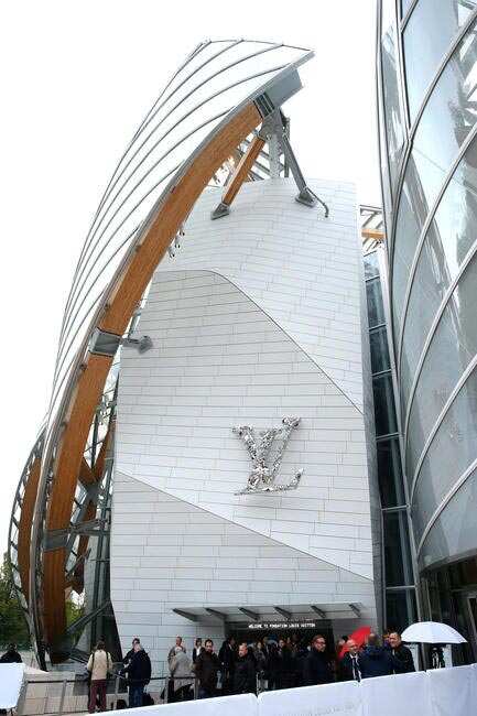 The beautiful Frank Gehry Building - Louis Vuitton