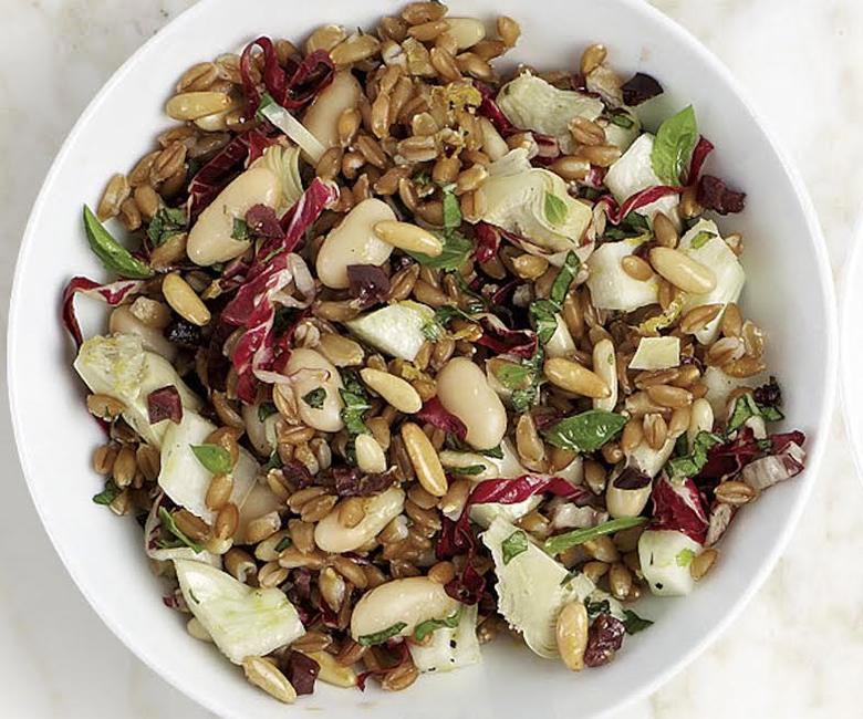 Spelt salad with white beans and artichokes