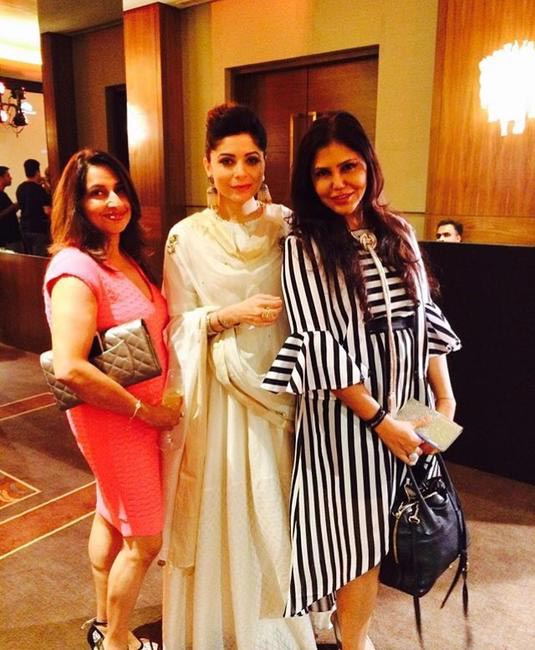 Singer Kanika Kapoor inaugurating HELLO!'s art soiree in presence of the who's who of the fashion industry