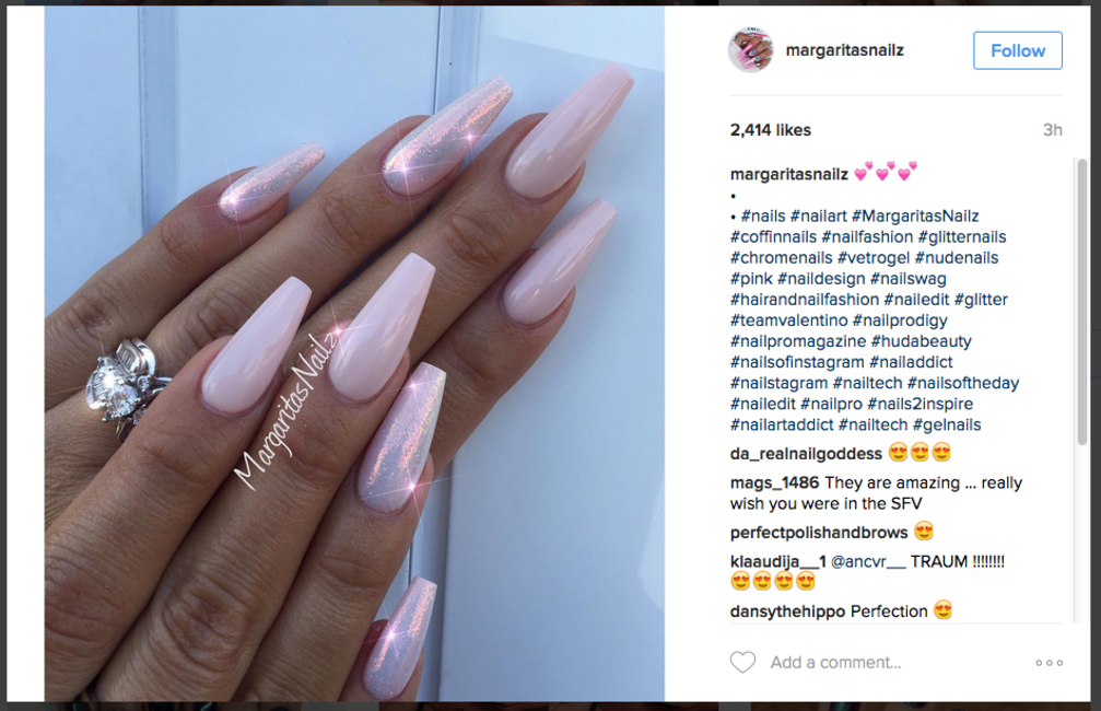Chrome nails (instagram.com/margaritasnailz)