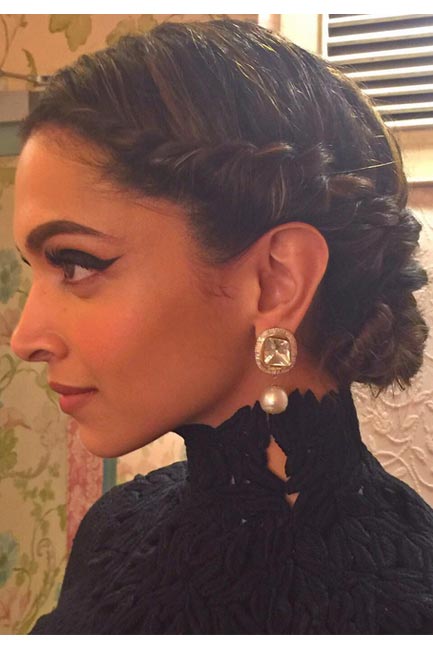 Beach Waves To Athenian Braids Get To Know Deepika Padukone S Top 5 Hairstyles Grazia India Makeup and hair artist daniel bauer just killed me with this stunning look for the day. beach waves to athenian braids get to