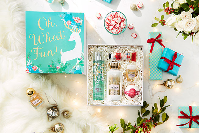The Best Secret Santa Gift Ideas With Christmas Gift Hamper And Lovely  Greetings