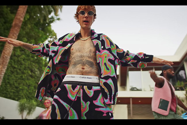 Justin Bieber S Outfits In Drake S Popstar Video Are All Kinds Of Goals Grazia India