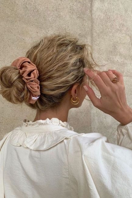 Scrunchies, Space Buns And Bubble Ponytails: All The Gen Z Hairstyle Trends  | Grazia India