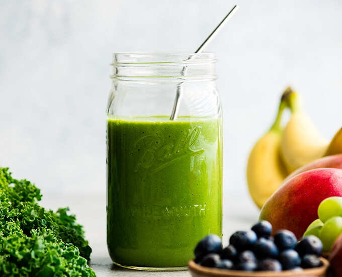 https://grazia.wwmindia.com/content/2021/may/green-smoothie-recipe-11620368597.jpg