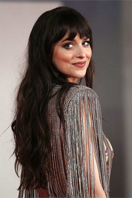 The New Cool Girl Hairdo On Our Radar Is Bottleneck Bangs