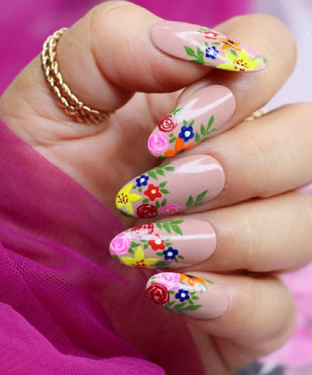 Flowers with glitter-powder and nail lacquer - Nail art designs