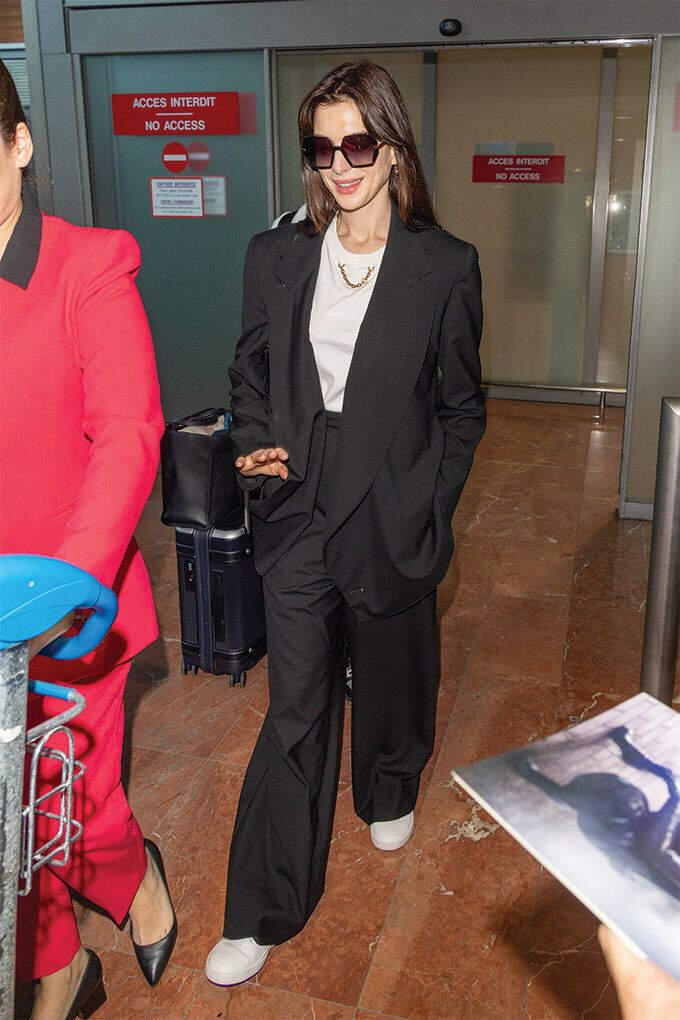 Anne Hathaway Wore Schiaparelli, Louis Vuitton & Valentino During