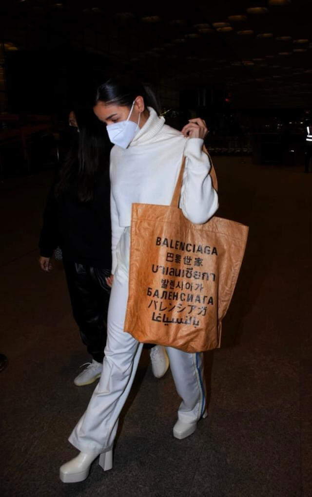 Alia Bhatt And Other Bollywood Celebs Stylish Tote Bags