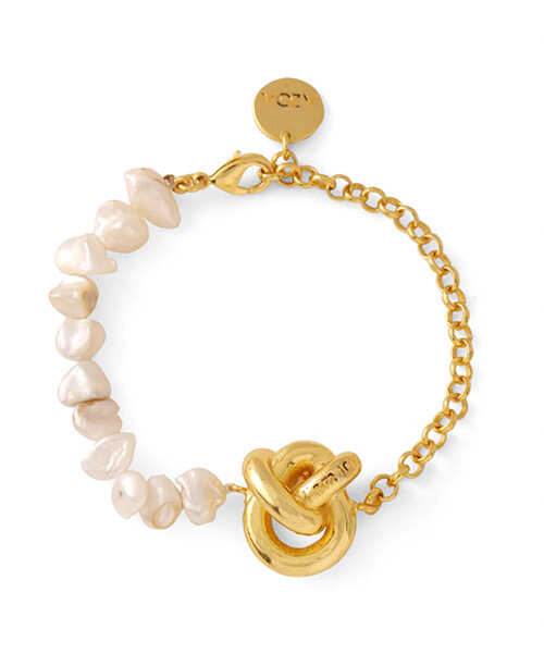 Meet the only string bracelet to be seen in this summer - Grazia