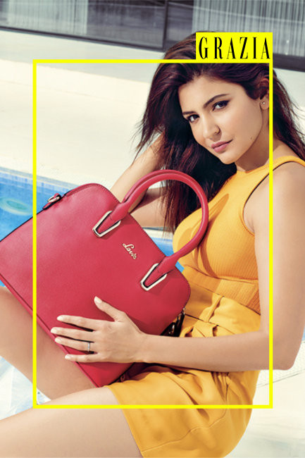 A moment of silence for how gorgeous our @anushkasharma looks with her  favourite #Lavie handbags! 😍 Shop yours now from @flipkart at…