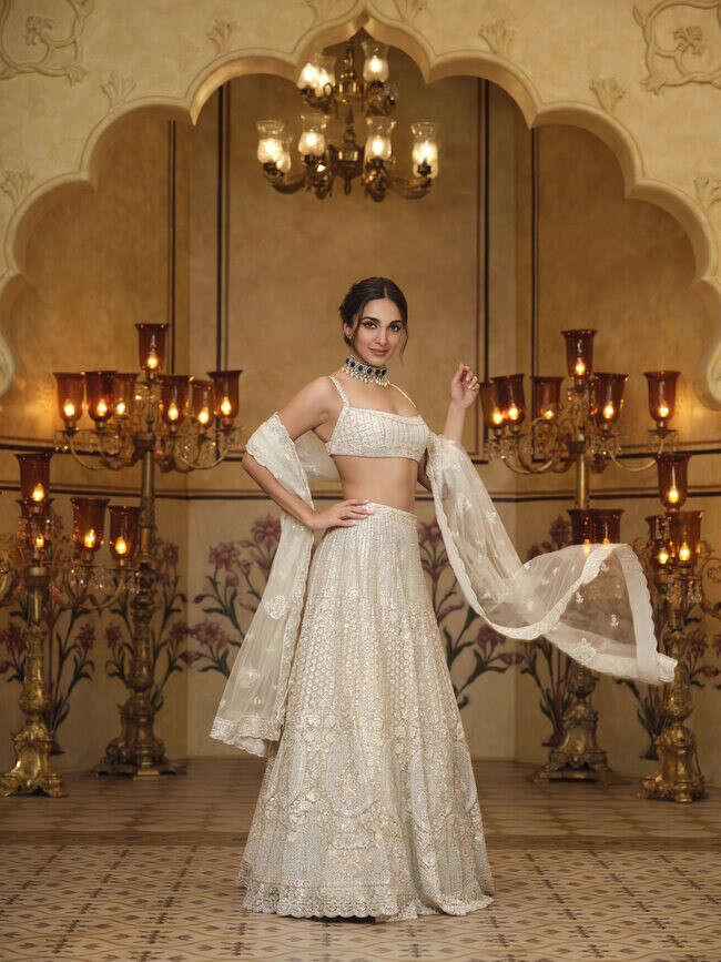 Mohey 2024 bridal lehenga