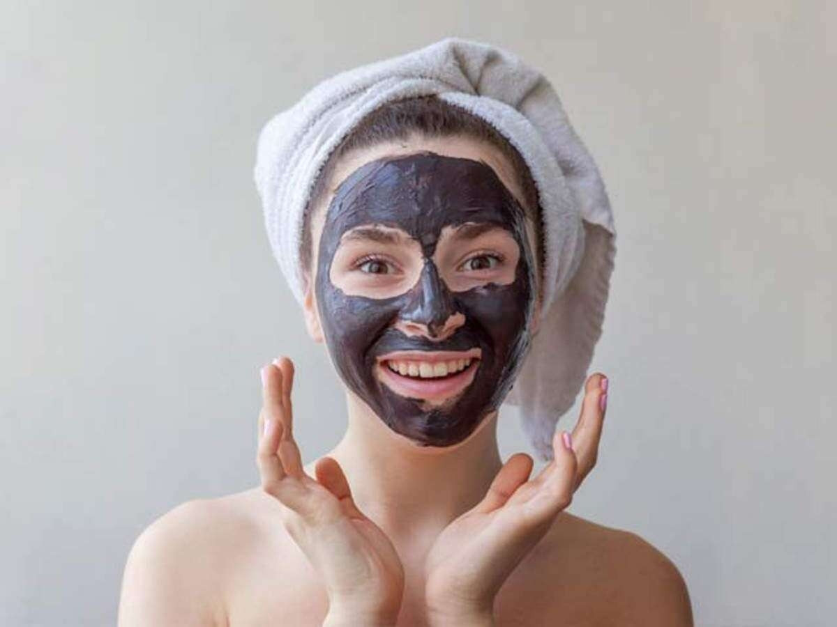How to apply a charcoal mask?