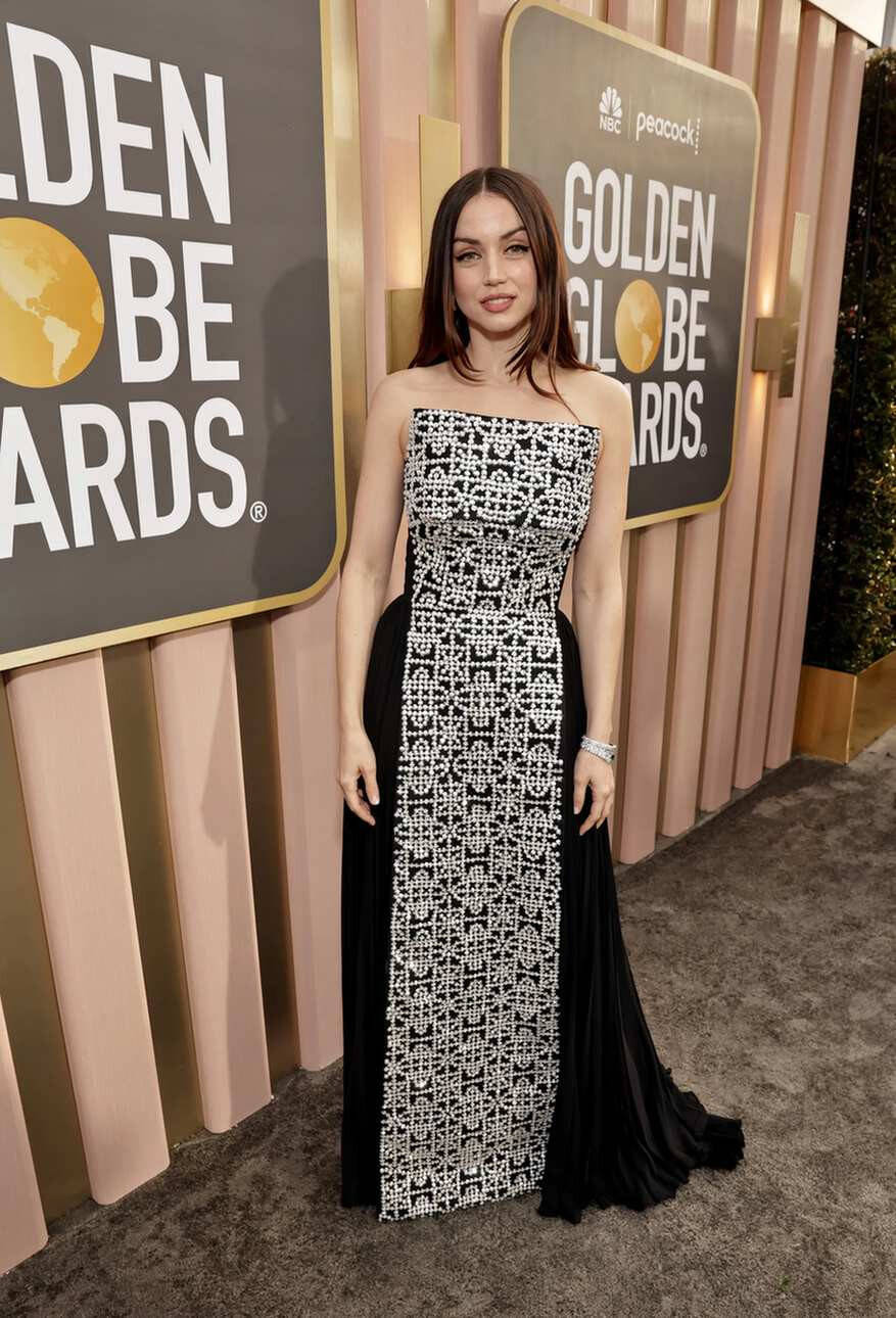 Ana de Armas wears studs on the Golden Globes 2023 red carpet