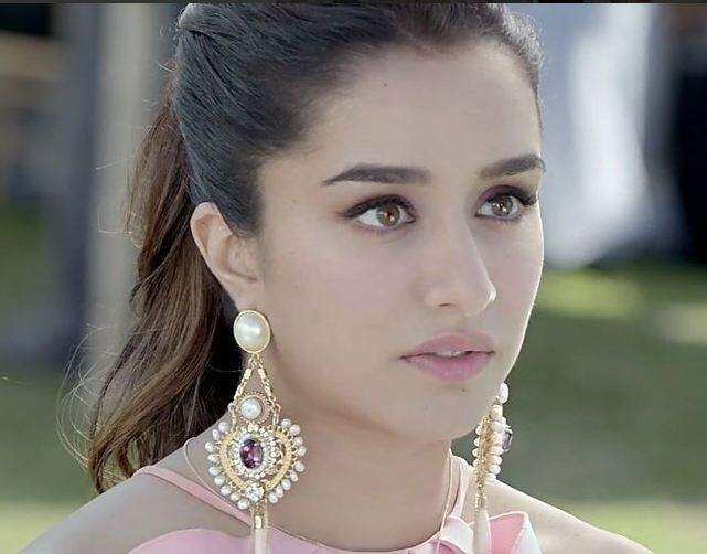 Half Girlfriend promotions: Shraddha Kapoor's eyeliner steals the show |  Shraddha's eye makeup completely complemented her look